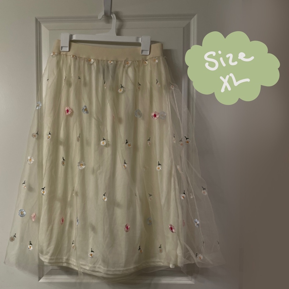 Metrowear Off White Tulle Floral Mid Calf Skirt